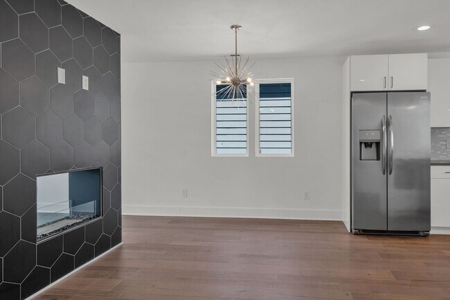 Building Photo - Modern Living In East Nashville!