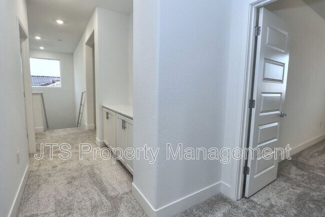 Building Photo - 4364 Greenshank Cir