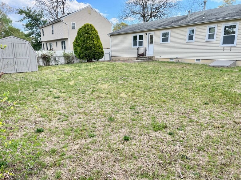 Building Photo - 944 Longboat Ave