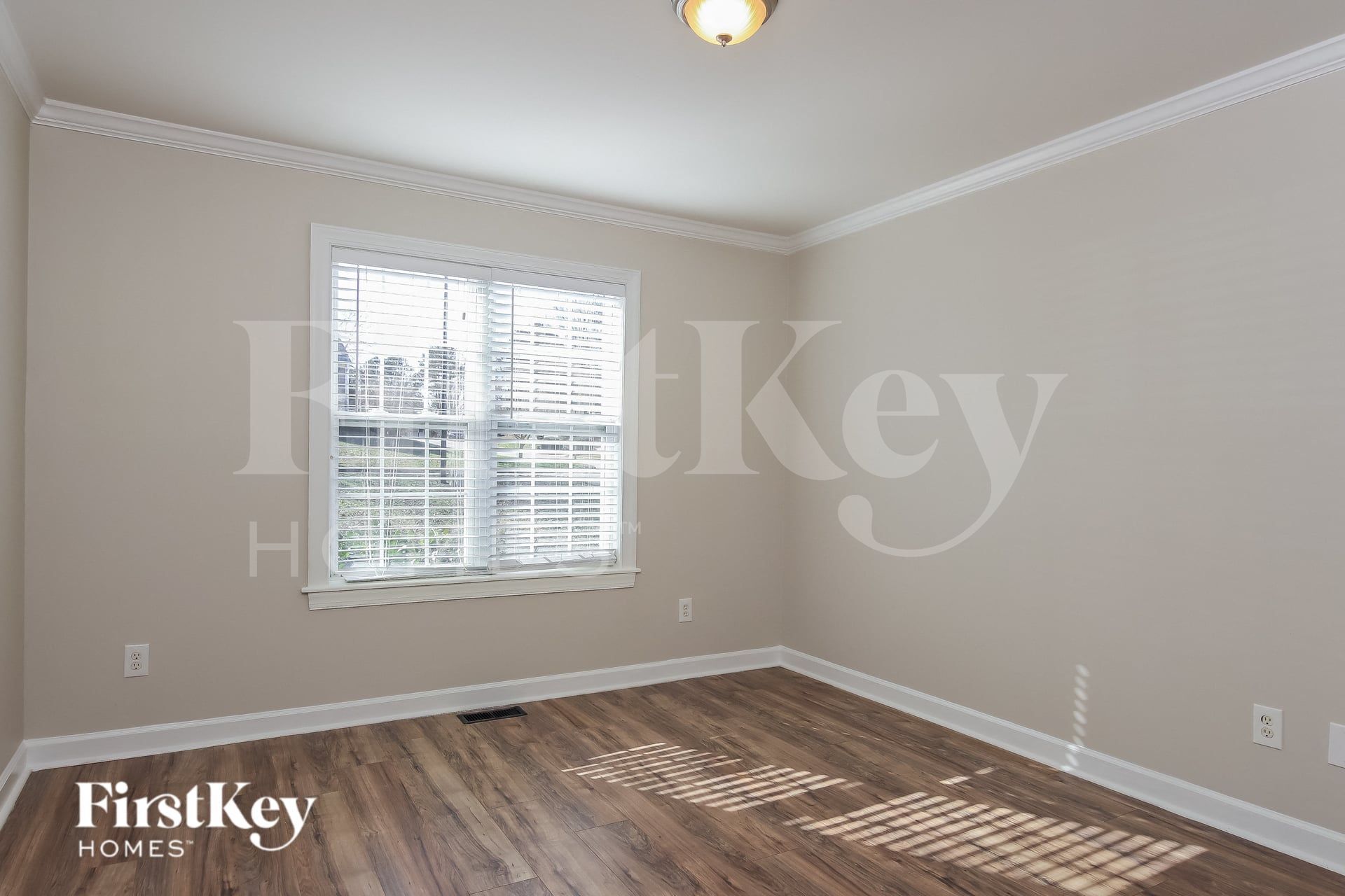 Building Photo - 222 Tillamook Dr