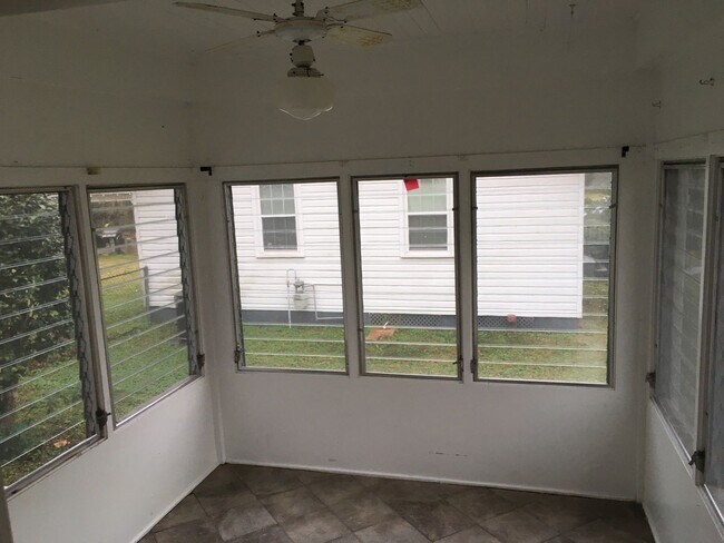 Building Photo - CUTE MIDTOWN COTTAGE