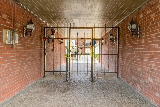 Building Photo - 11540 Chimney Rock Rd