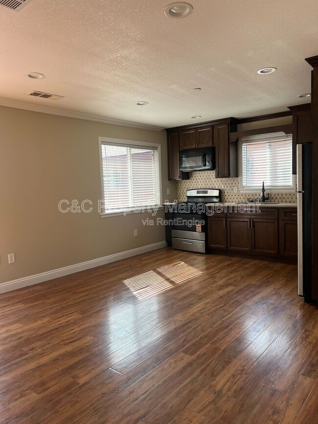 Building Photo - 1445 1/2 South Sunol Drive