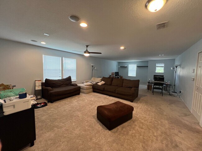 Building Photo - Updated 4 Bedroom, 3 1/2-bathroom home