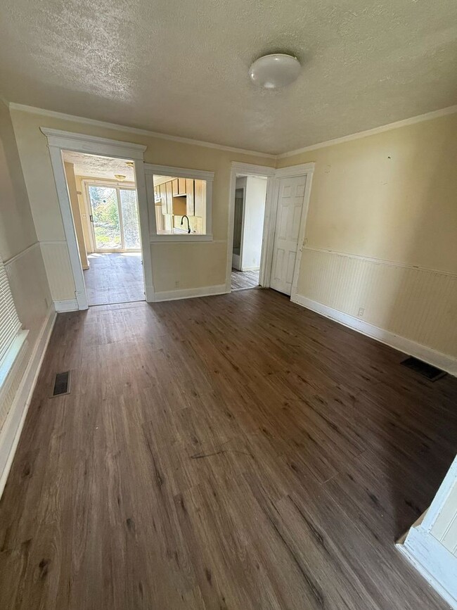 Building Photo - 3 bedrooms house