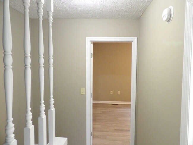 Building Photo - 244 Meadowview Dr