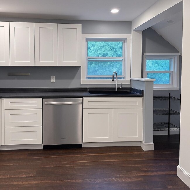 Building Photo - 84 Park St