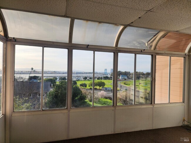 Building Photo - 102 Ohio St