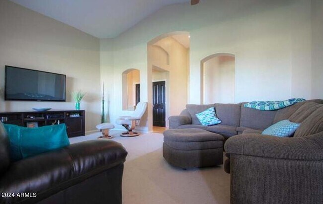 Building Photo - 3146 E Kingbird Pl