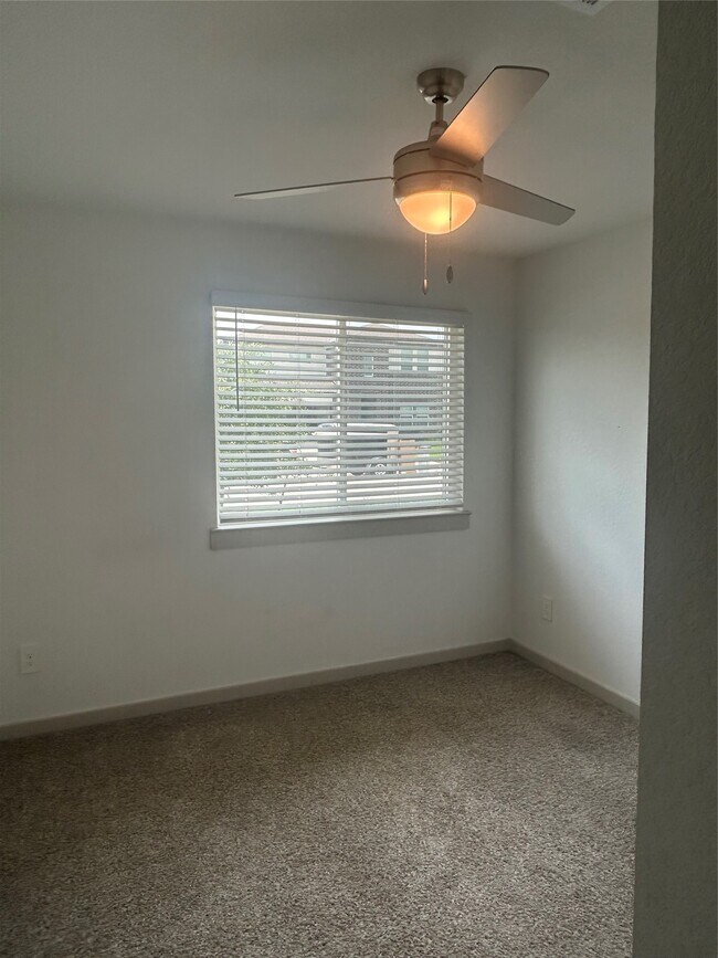 Building Photo - 215 Dusty Bridle Ln