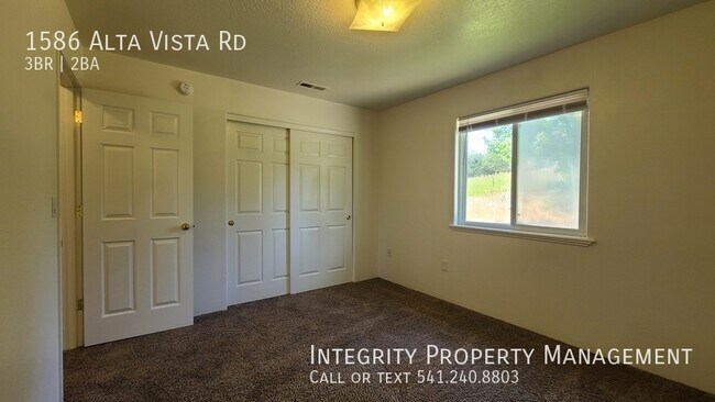 Building Photo - 1586 Alta Vista Rd