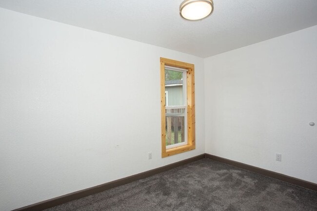 Building Photo - 3 Bedroom, 2 Bath Home in French Creek