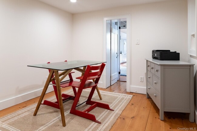 Building Photo - 291 Roaring Brook Rd