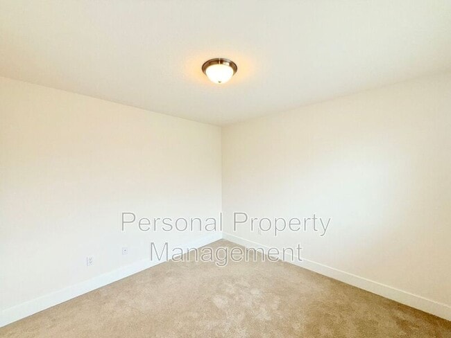 Building Photo - 8617 N 3rd Way