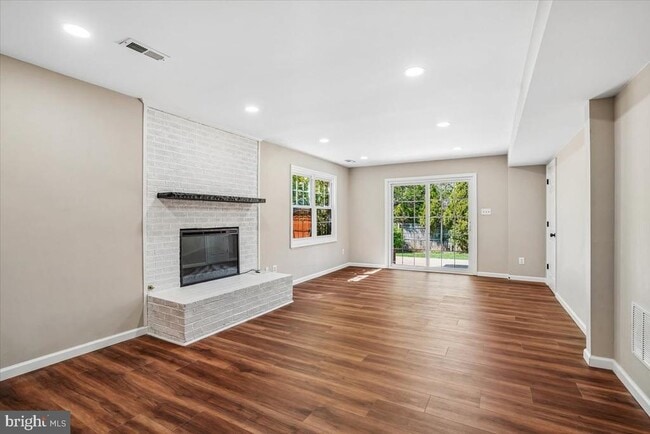 Building Photo - 6904 Chelsea Rd