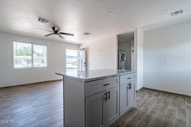 Building Photo - 37 E El Parque Dr