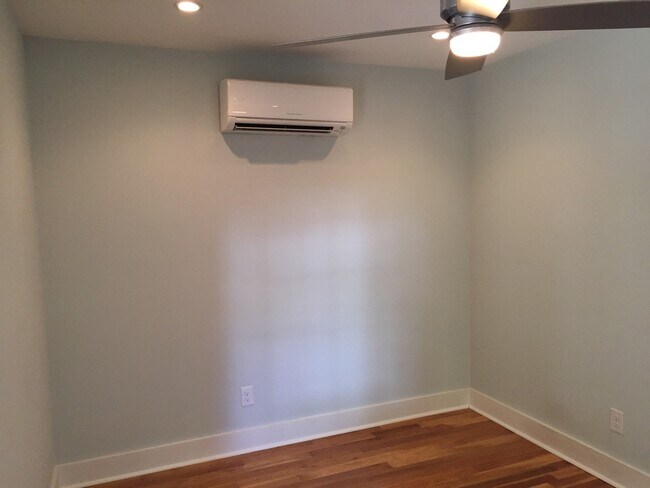 Building Photo - 2 Bedroom 1.5 Bath Apartment in Cannonborough - Downtown