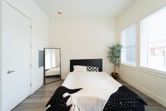 Interior Photo - Janie