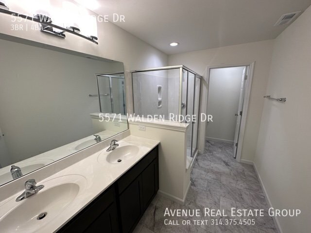 Building Photo - Modern 3-Bed Townhome at Walden Ridge – Do...