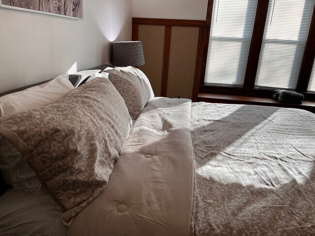 Building Photo - 2608 Leclaire St