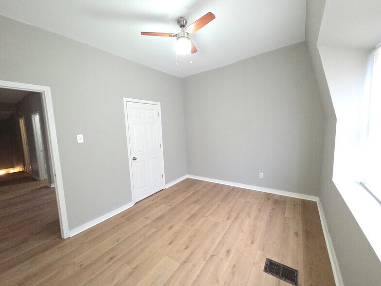 Building Photo - 1930 Winnebago St