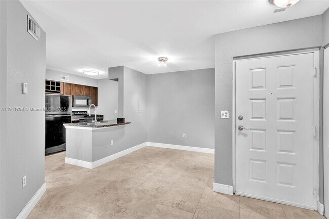 Building Photo - 2820 N Oakland Forest Dr