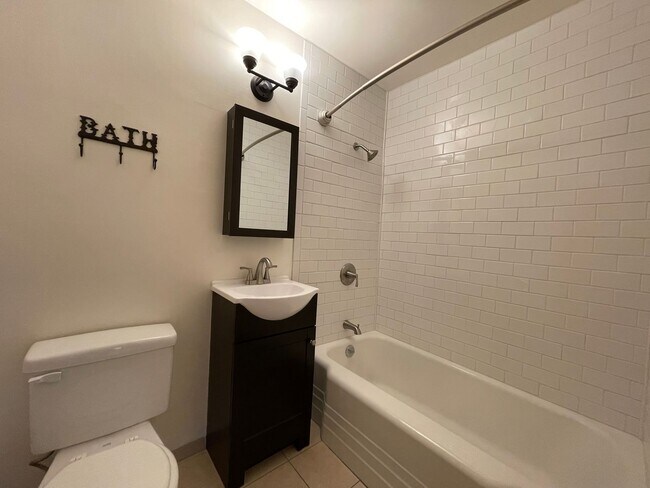 Building Photo - 512 Camino Solano