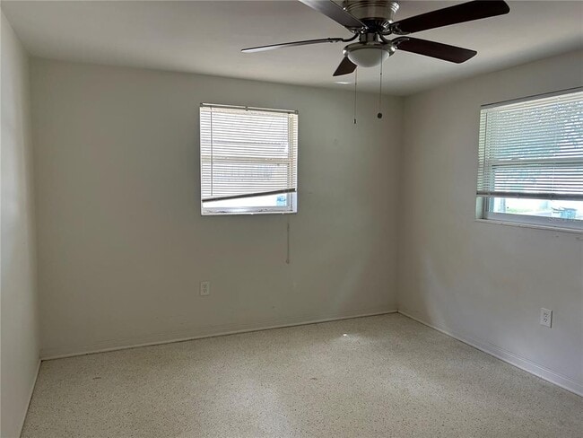 Building Photo - 2030 Hess Dr