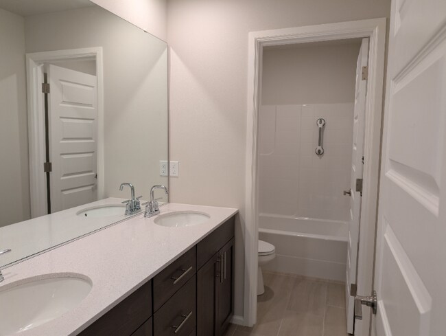 Building Photo - 912 119th Ave SE