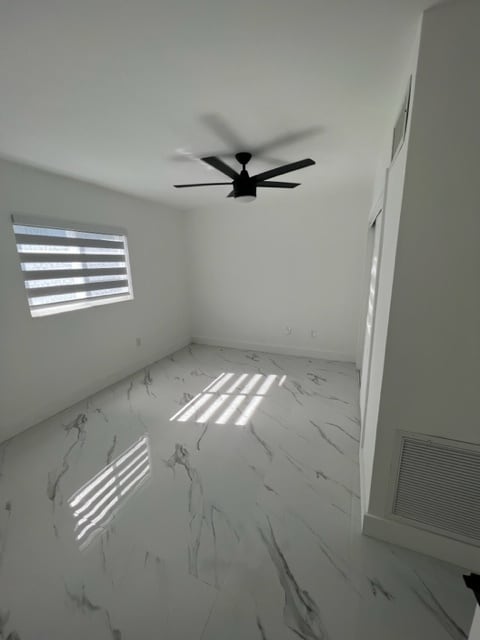 Building Photo - 4250 SW 67th Ave