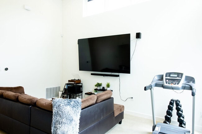 Building Photo - 507 S Park Dr