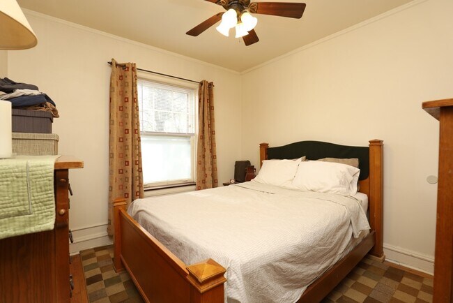 Building Photo - 4871 N Talman Ave