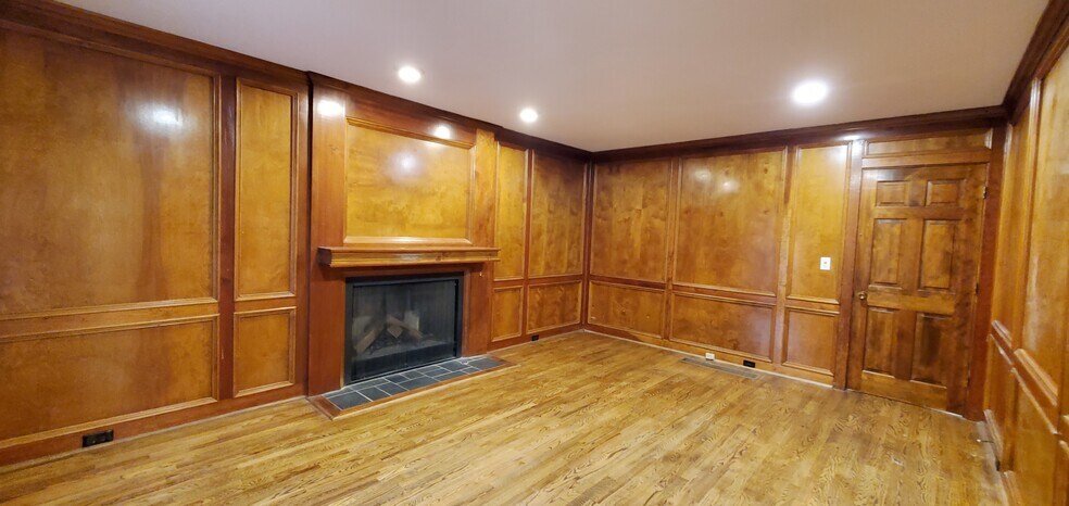 Building Photo - 3820 E Carlyle Ct