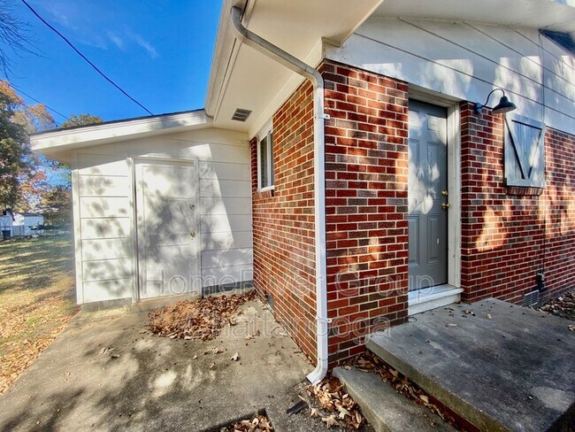 Building Photo - 2027 Lee St