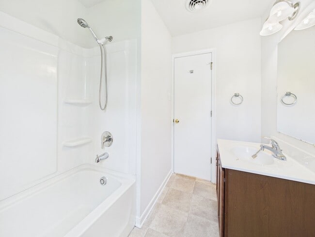 Building Photo - 1706 Catalina Dr