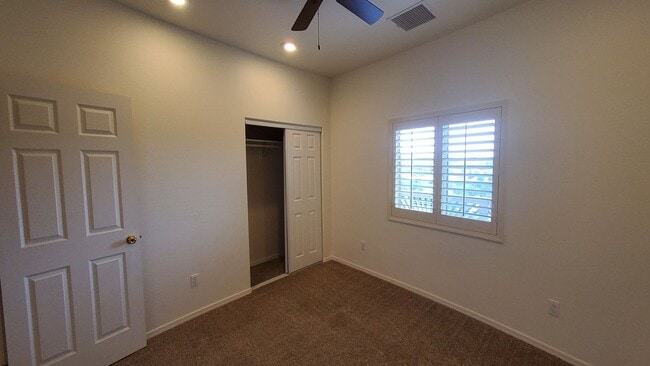 Building Photo - Three Bedroom with Amazing Views