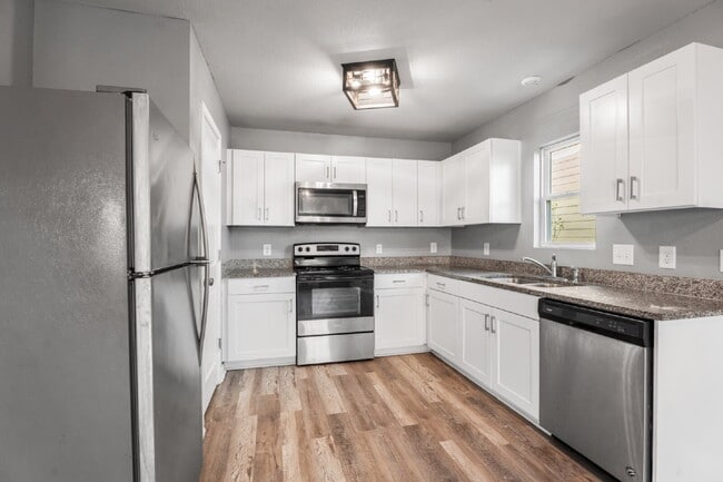Building Photo - Your next home is waiting!