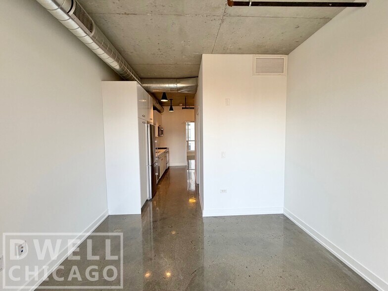 Building Photo - 110 W Chicago Ave