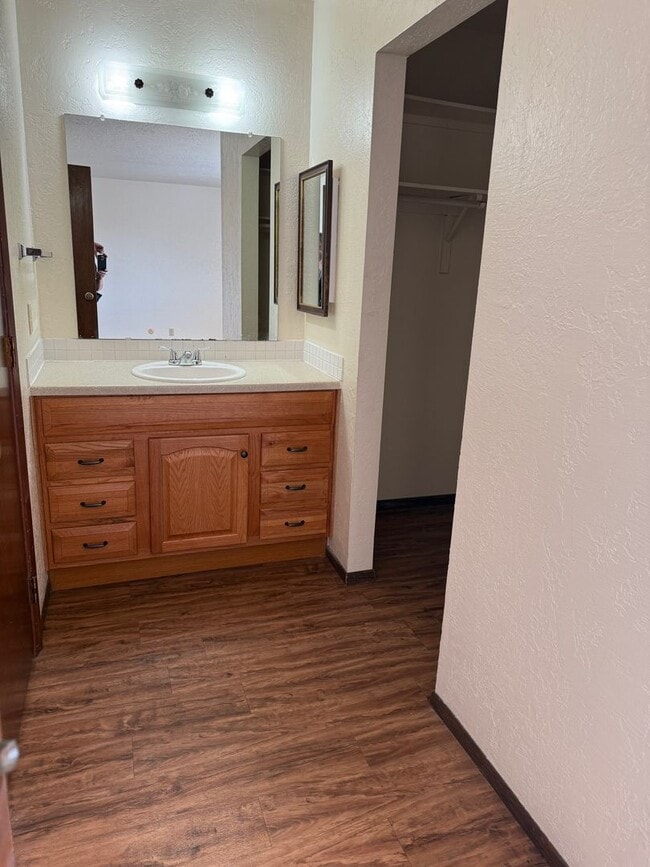 Building Photo - Wonderful 2 Br, 1.5 Ba, remodeled, 1 CG