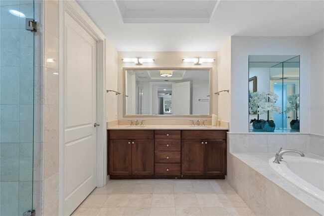 Building Photo - 300 Beach Dr NE