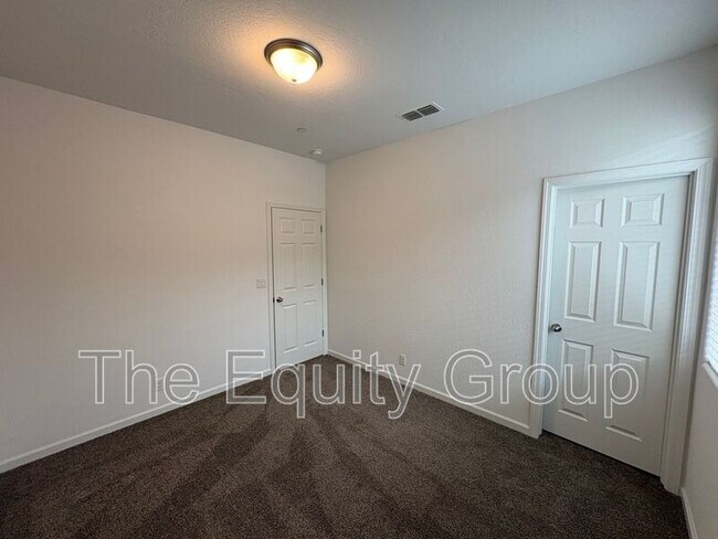 Building Photo - 1336 W Porter Ave