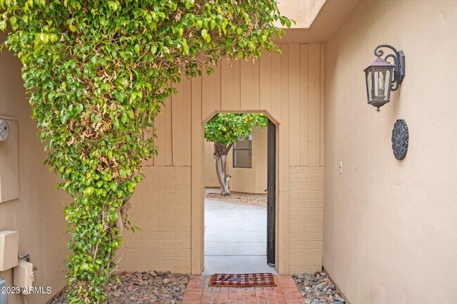 Building Photo - 8844 E San Rafael Dr