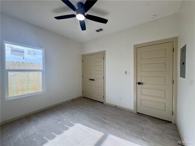 Building Photo - 1303 Rosewood Ln
