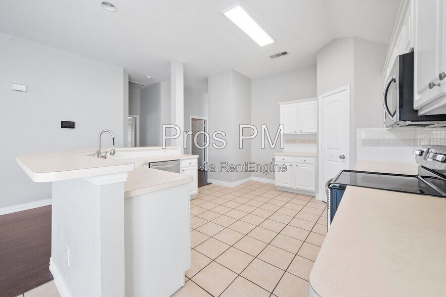 Building Photo - 2605 Wandering Oak Dr
