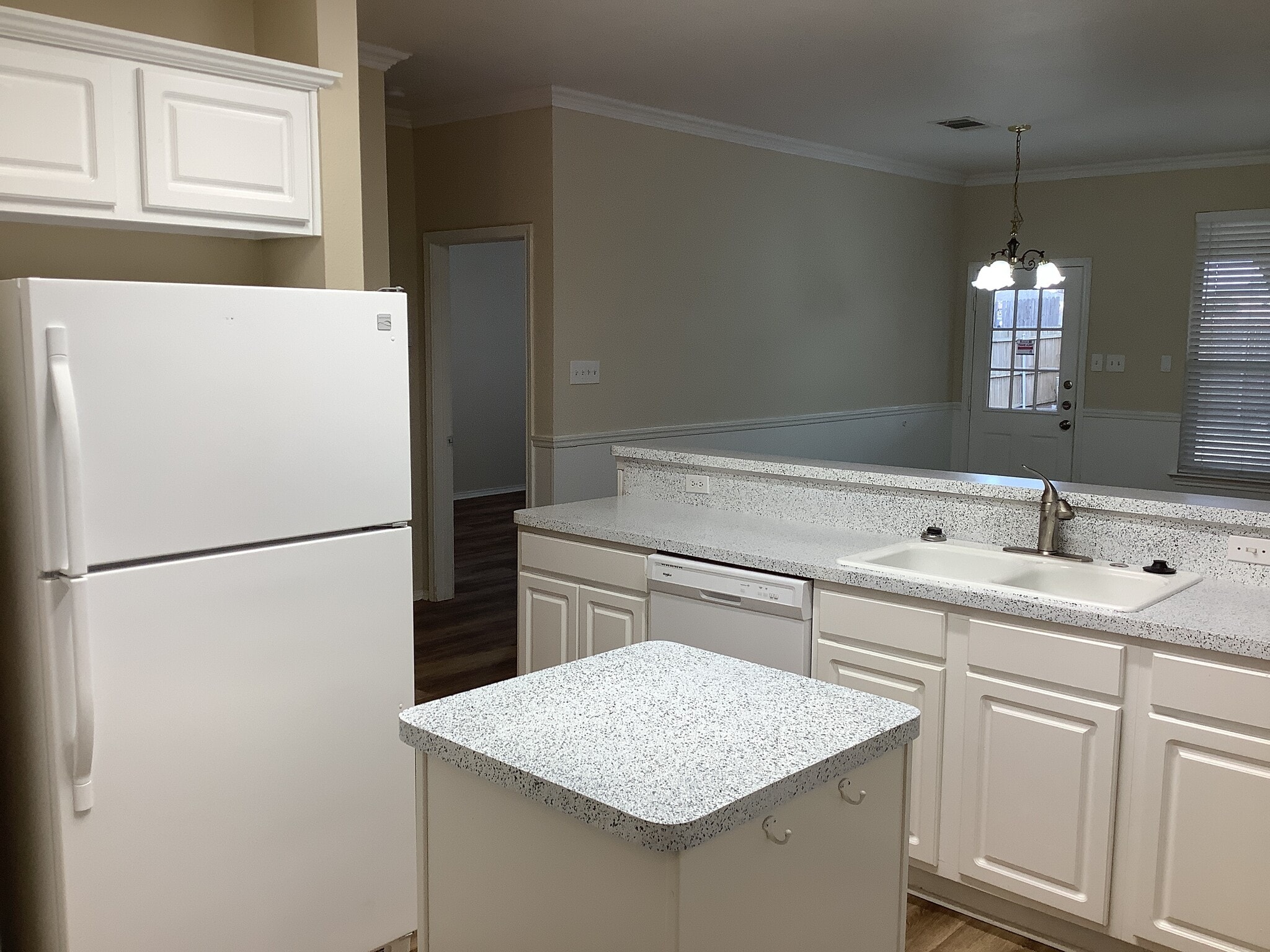 Building Photo - 1511 Cheyenne Trl