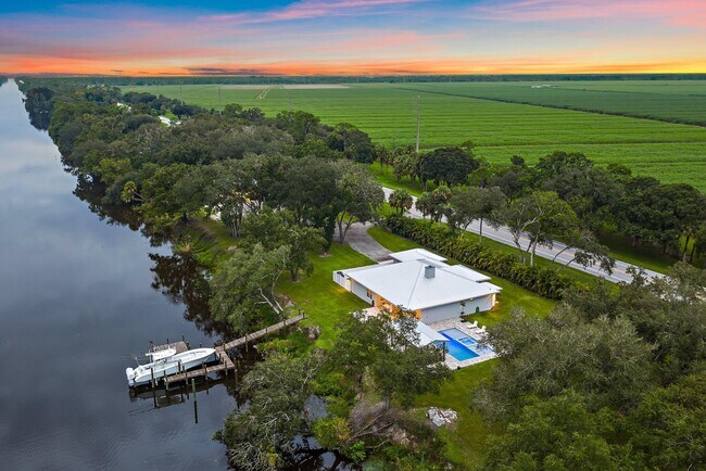 Building Photo - 12955 SW Kanner Hwy