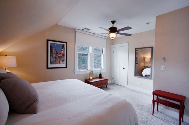 Building Photo - The Loft: Furnished Jacksonville Suite! Grand Deck with Views, King Bed $300 Utility Fee