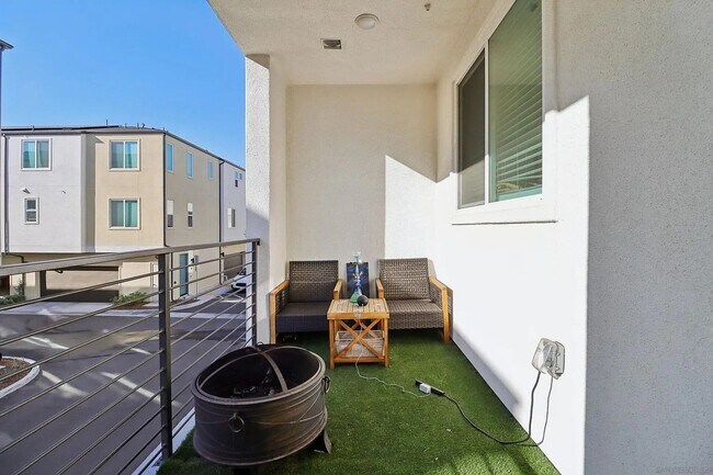 Building Photo - 5460 Shorefront Dr