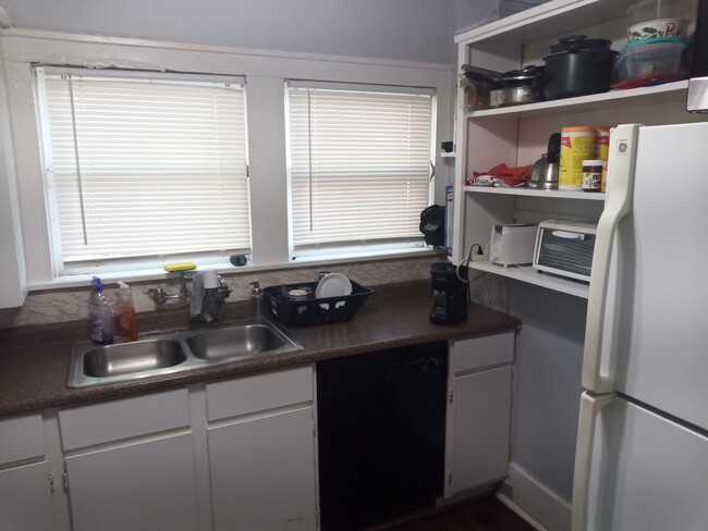 Kitchen - 1539 Westheimer Rd