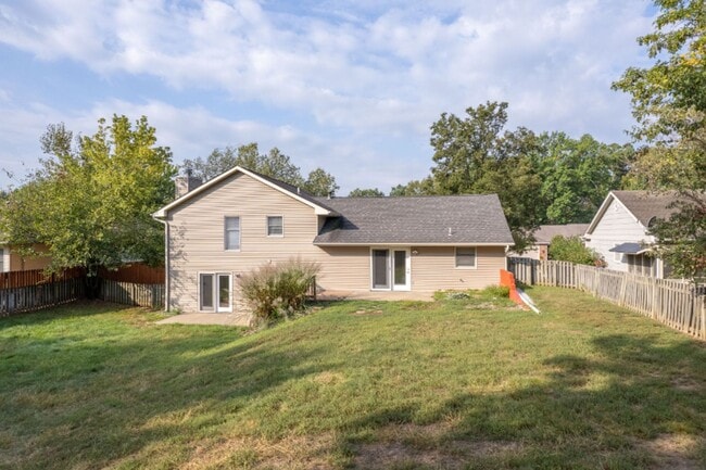 Building Photo - Fantastic Location! Close to MKT & Twin Lakes! 3BR/2.5BA/2000sqft., 2-Car Garage, Large Fenced Ya...